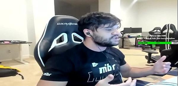  FER COMENDO O CU DA FURIA AO VIVO!